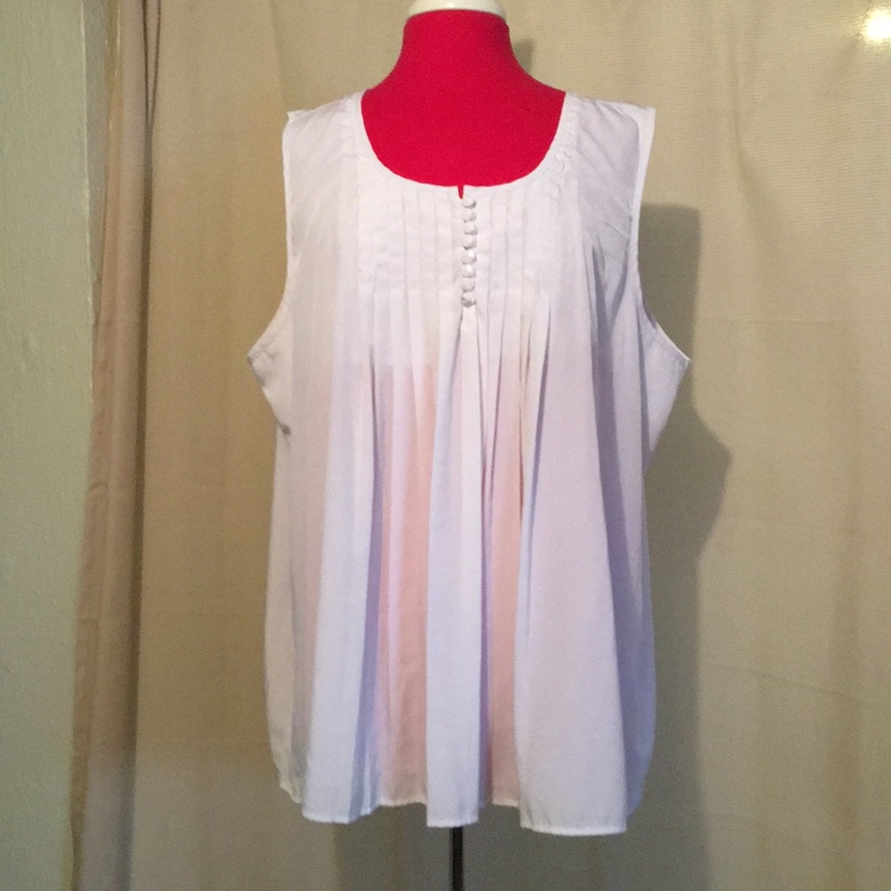 Nice white sleeveless blouse.